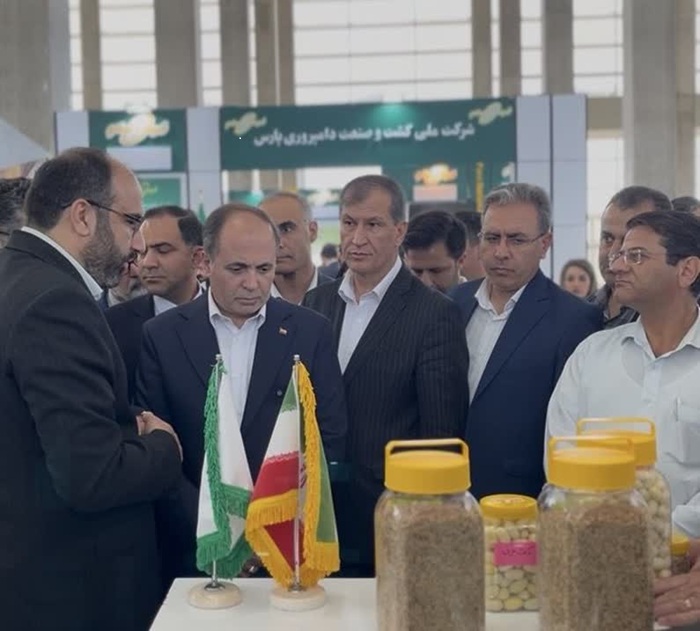 بازدید وزیر جهاد کشاورزی از غرفه مشترک شرکت های کشاورزی و دامپروری سفیدرود سفیدرود، سپید ماکیان و نوید مرغ گیلان در نمایشگاه آیفارم